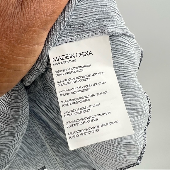 Club Monaco blue v-neck sleeveless flare hem blouse top size S - Picture 8 of 9